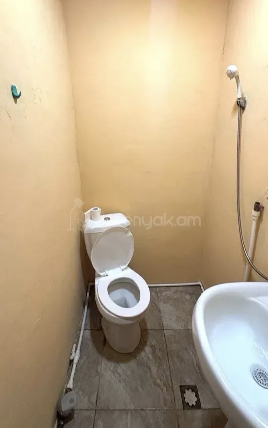 1 Սենյականոց Բնակարան Քարե Շենքում, 30քմ, 2/4 հարկ, Կոսմետիկ Վերանորոգված, Կահավորված