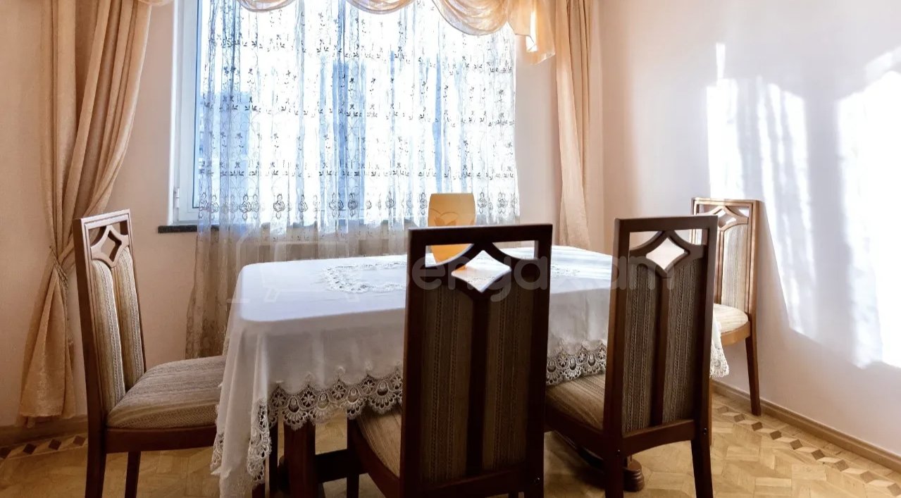 3 Սենյականոց Բնակարան Քարե Շենքում, 78քմ, 5/5 հարկ, Կապիտալ Վերանորոգված, Կահավորված