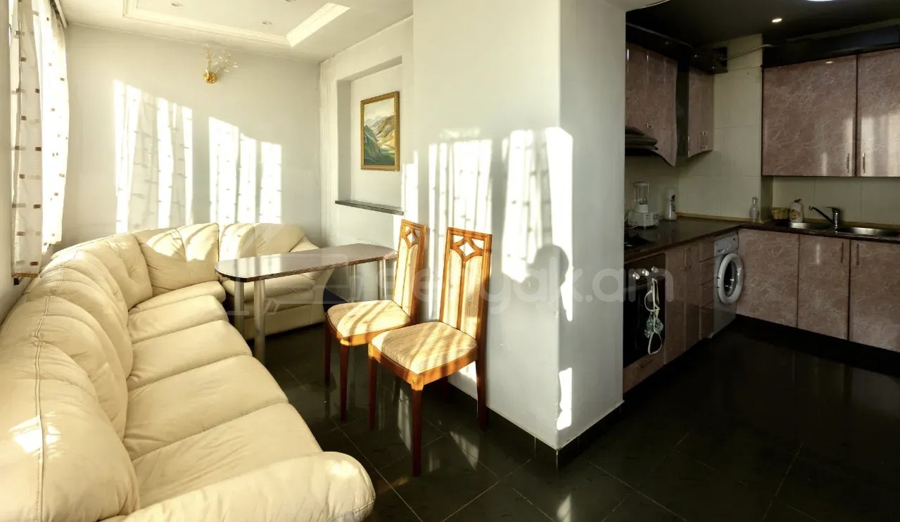 3 Սենյականոց Բնակարան Քարե Շենքում, 78քմ, 5/5 հարկ, Կապիտալ Վերանորոգված, Կահավորված