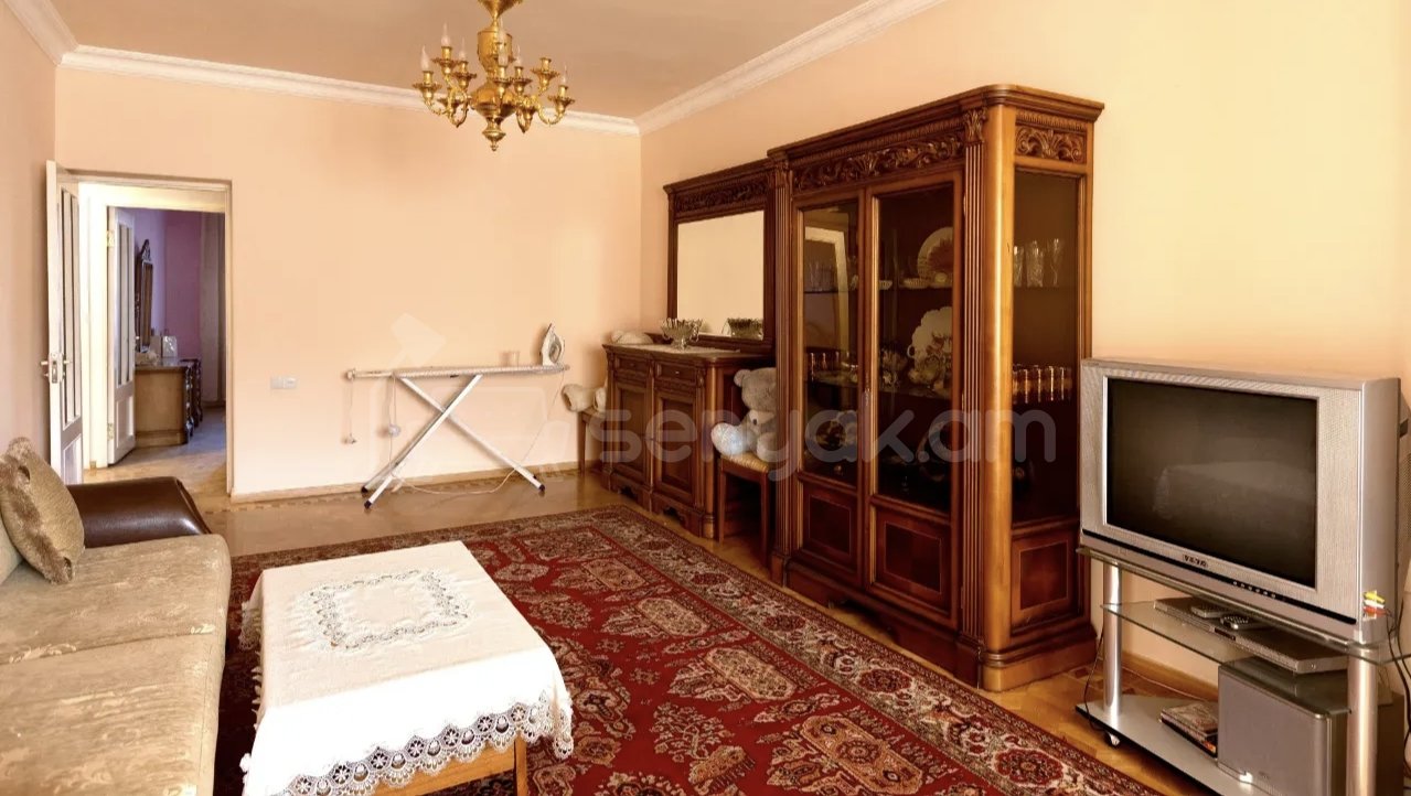 3 Սենյականոց Բնակարան Քարե Շենքում, 78քմ, 5/5 հարկ, Կապիտալ Վերանորոգված, Կահավորված