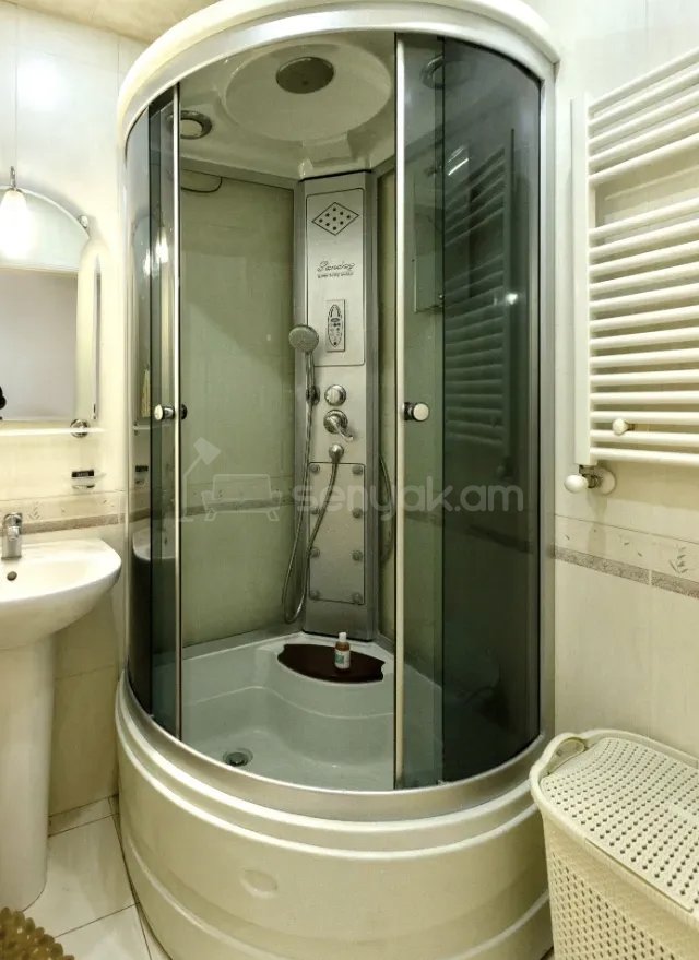 3 Սենյականոց Բնակարան Քարե Շենքում, 78քմ, 5/5 հարկ, Կապիտալ Վերանորոգված, Կահավորված