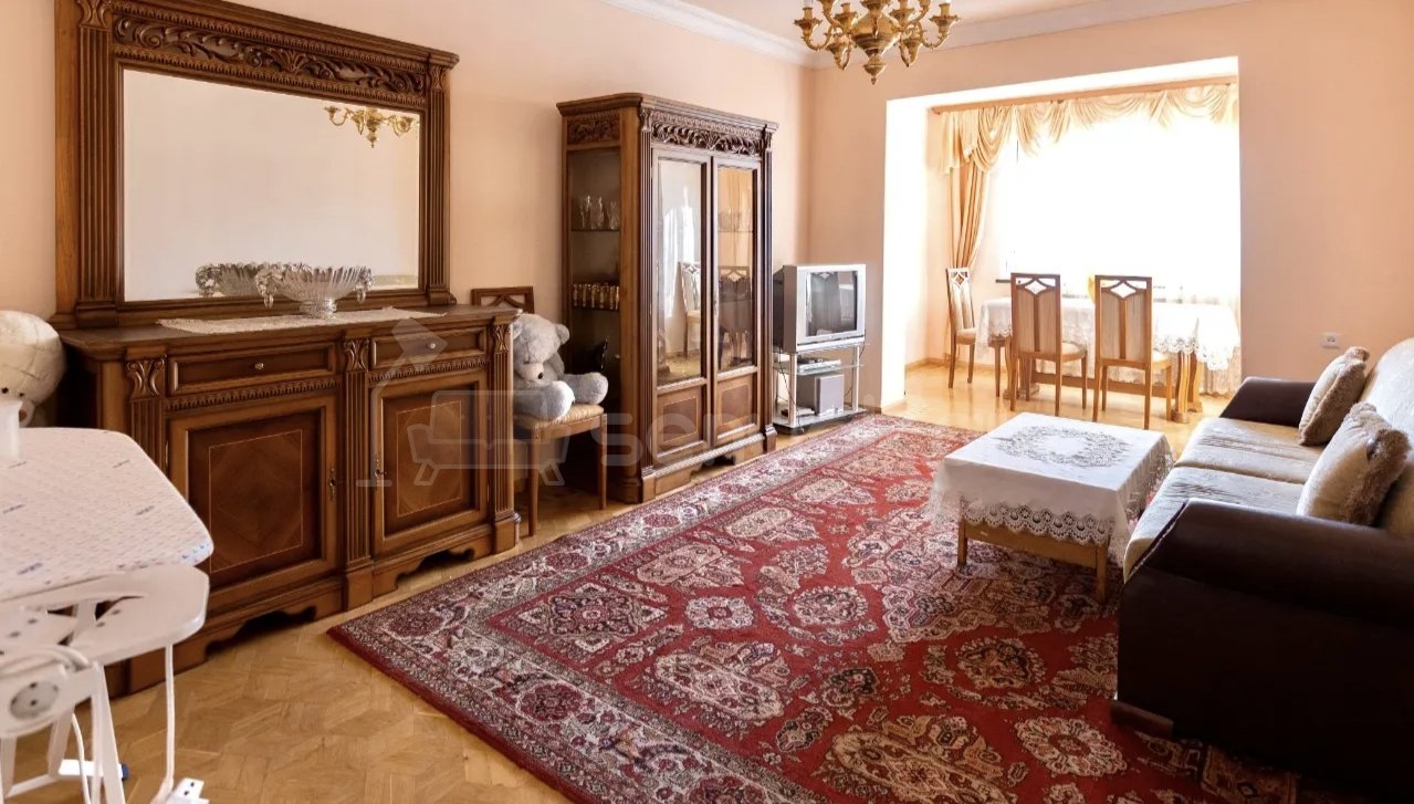 3 Սենյականոց Բնակարան Քարե Շենքում, 78քմ, 5/5 հարկ, Կապիտալ Վերանորոգված, Կահավորված