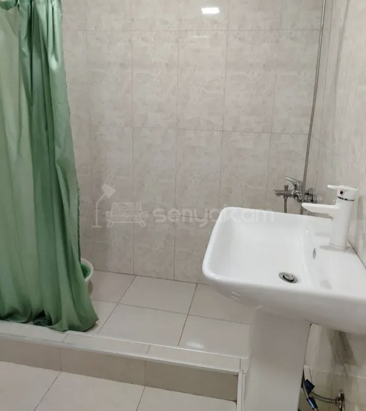 3 Սենյականոց Բնակարան, 77քմ, 3/9 հարկ, Նորմալ Վիճակում, Կահավորված