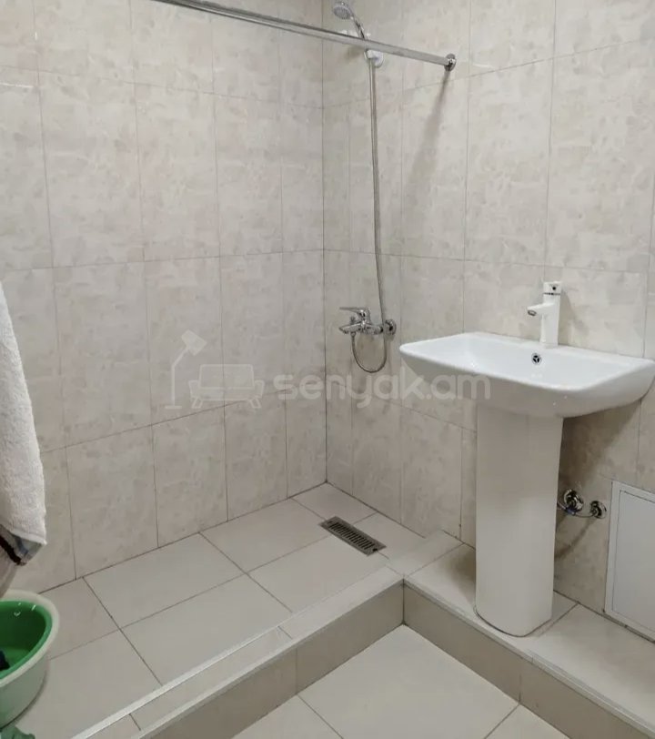 2 Սենյականոց Բնակարան Քարե Շենքում, 46քմ, 1/9 հարկ, Նորմալ Վիճակում, Կահավորված