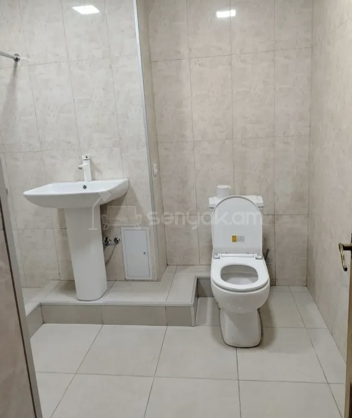 2 Սենյականոց Բնակարան Քարե Շենքում, 46քմ, 1/9 հարկ, Նորմալ Վիճակում, Կահավորված