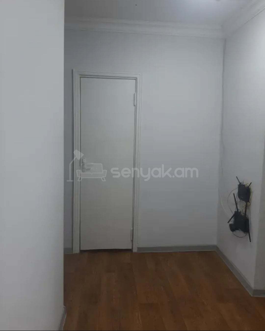 3 Սենյականոց Բնակարան Քարե Շենքում, 75քմ, 4/5 հարկ, Դիզայներական Վերանորոգված