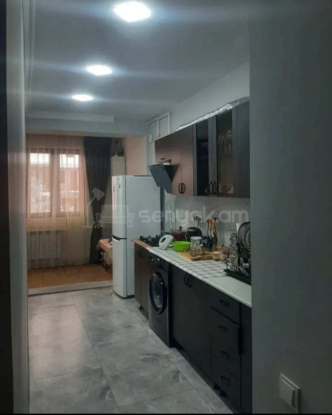 3 Սենյականոց Բնակարան Քարե Շենքում, 75քմ, 4/5 հարկ, Դիզայներական Վերանորոգված