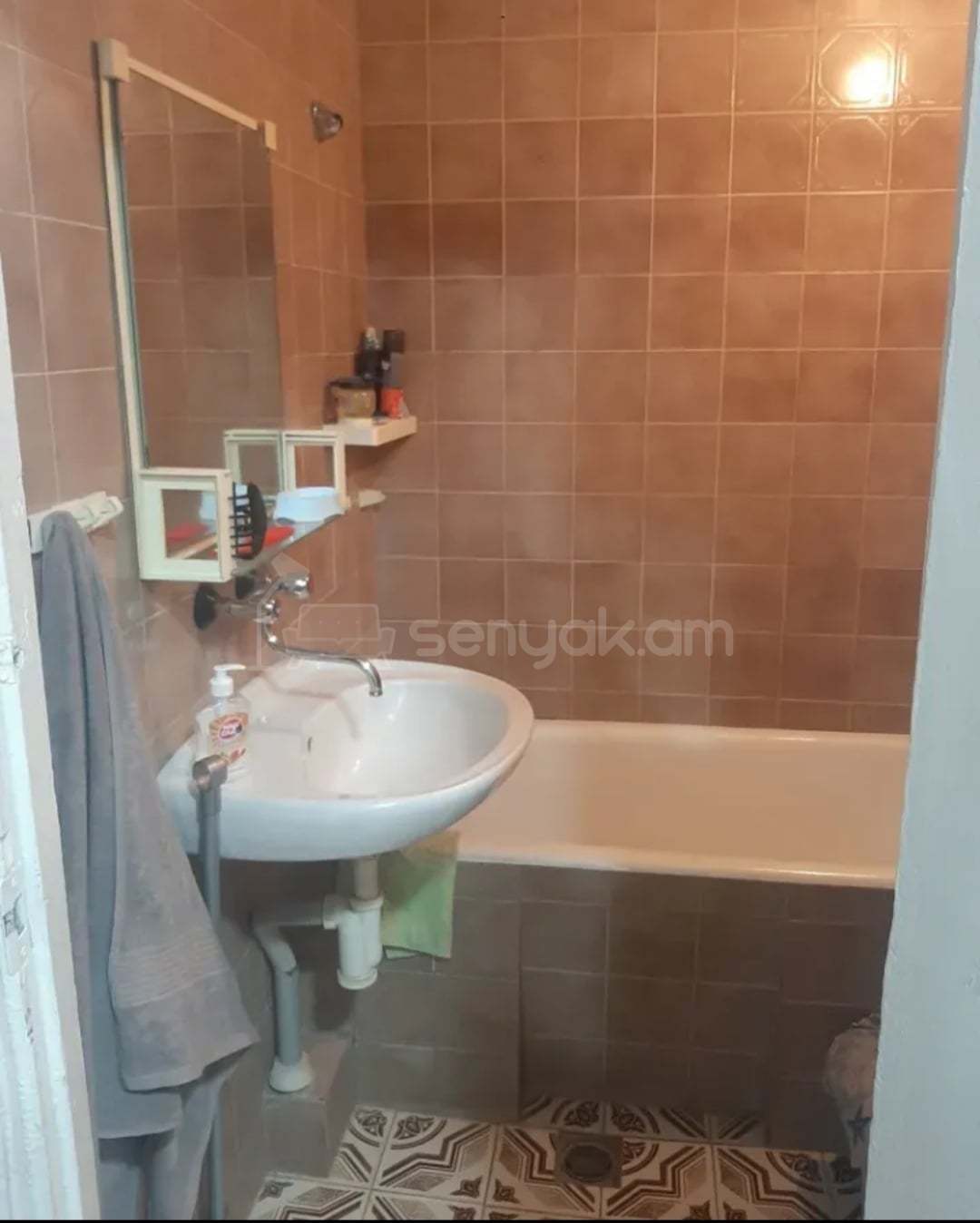 3 Սենյականոց Բնակարան Քարե Շենքում, 75քմ, 4/5 հարկ, Դիզայներական Վերանորոգված