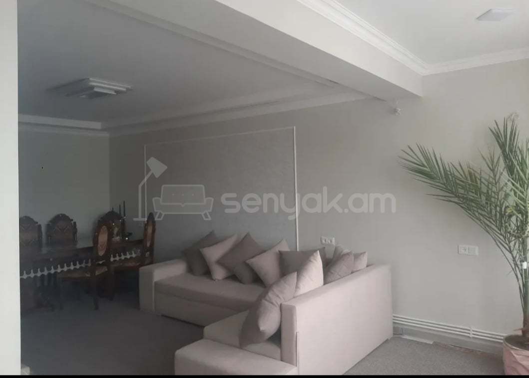 3 Սենյականոց Բնակարան Քարե Շենքում, 75քմ, 4/5 հարկ, Դիզայներական Վերանորոգված