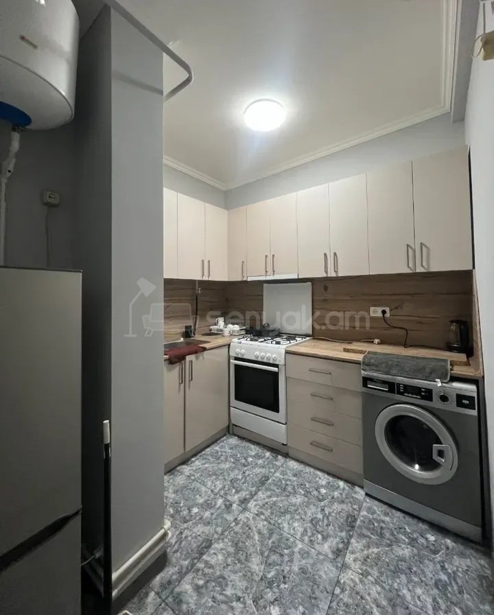 2 Սենյականոց Բնակարան Քարե Շենքում, 45քմ, 9/10 հարկ, Դիզայներական Վերանորոգված, Կահավորված