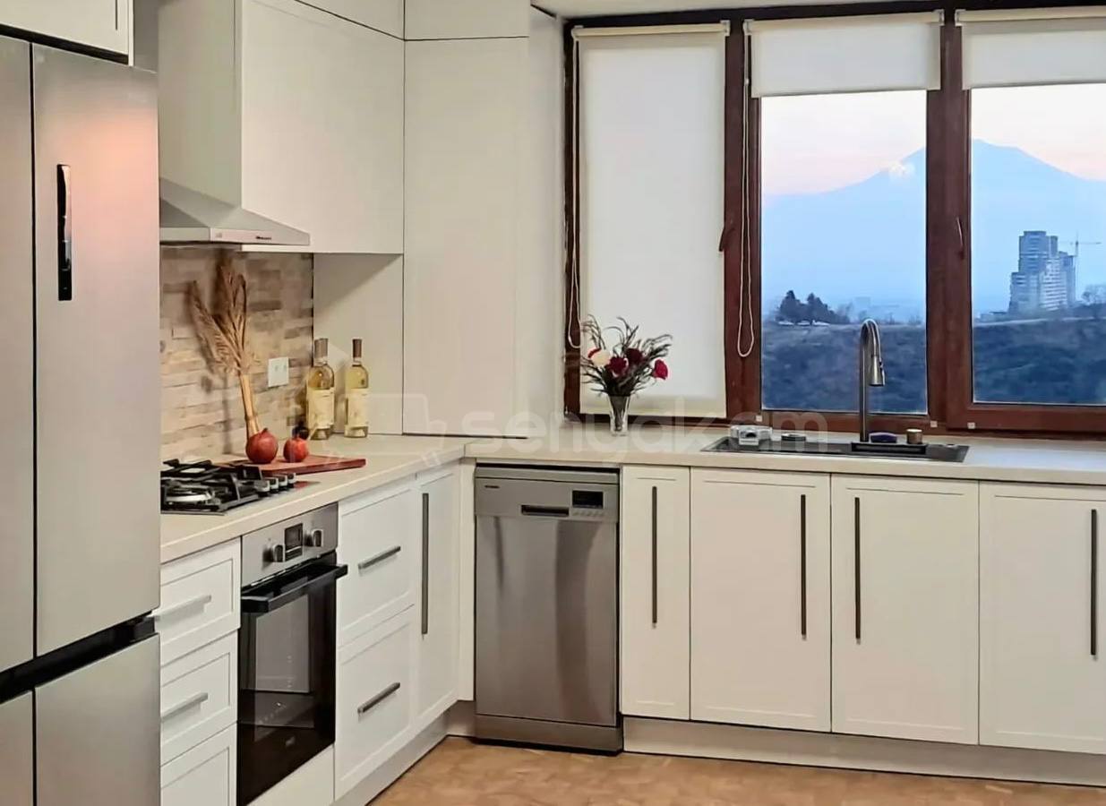 4 Սենյականոց Բնակարան Նորակառույցում, 105քմ, 9/10 հարկ, Դիզայներական Վերանորոգված