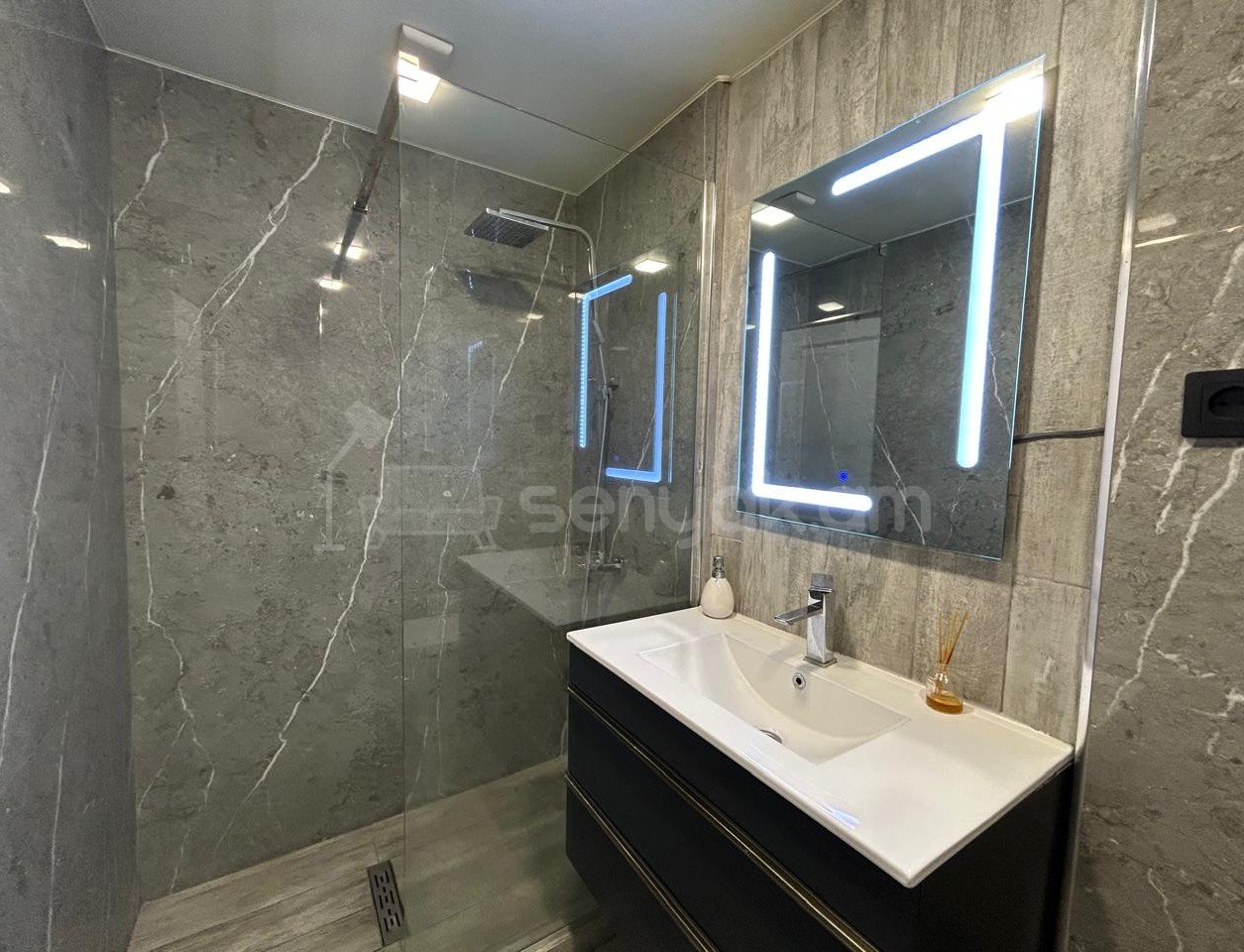 3 Սենյականոց Բնակարան, 93քմ, 12/16 հարկ, Դիզայներական Վերանորոգված