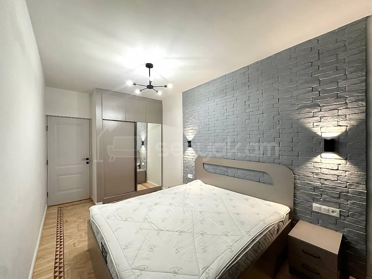 2 Սենյականոց Բնակարան Քարե Շենքում, 54քմ, 3/7 հարկ, Կապիտալ Վերանորոգված