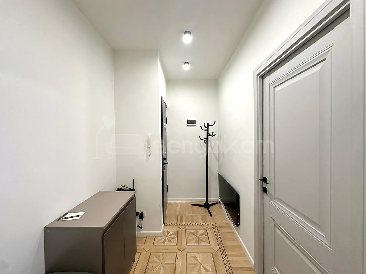 2 Սենյականոց Բնակարան Քարե Շենքում, 54քմ, 3/7 հարկ, Կապիտալ Վերանորոգված