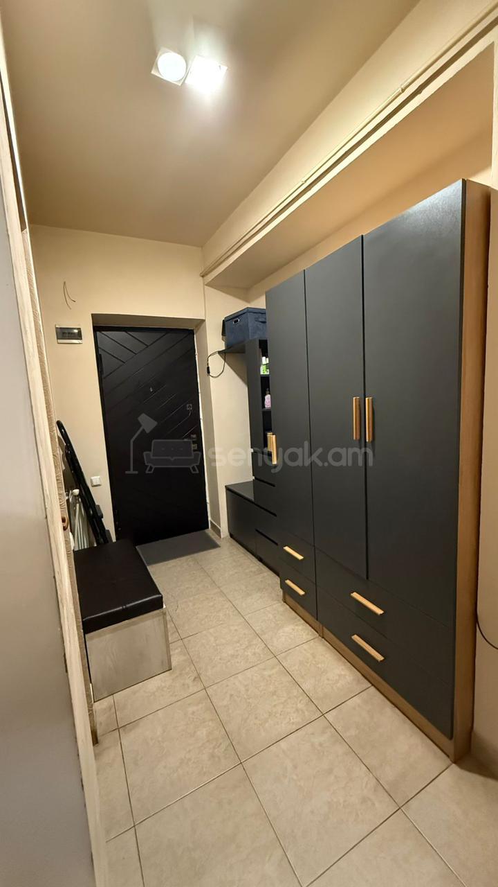 2 Սենյականոց Բնակարան Քարե Շենքում, 48քմ, 3/5 հարկ, Կապիտալ Վերանորոգված