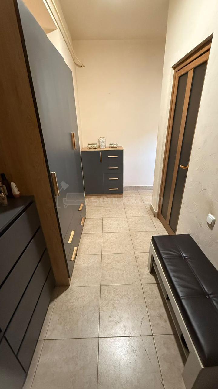 2 Սենյականոց Բնակարան Քարե Շենքում, 48քմ, 3/5 հարկ, Կապիտալ Վերանորոգված