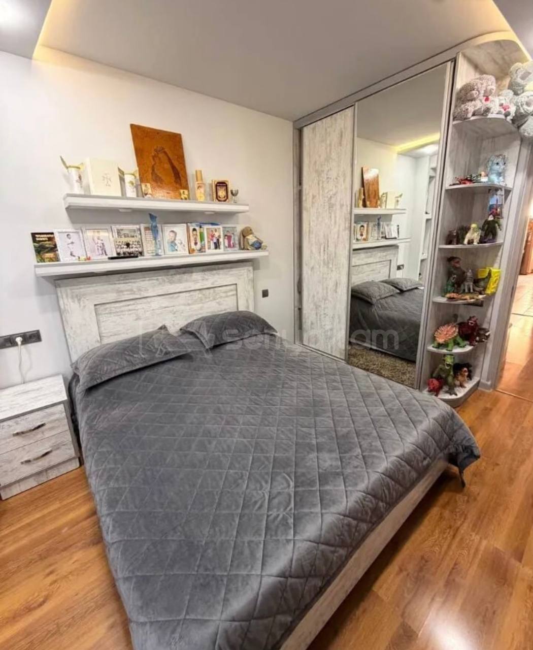 4 Սենյականոց Բնակարան Քարե Շենքում, 100քմ, 2/5 հարկ, Կապիտալ Վերանորոգված