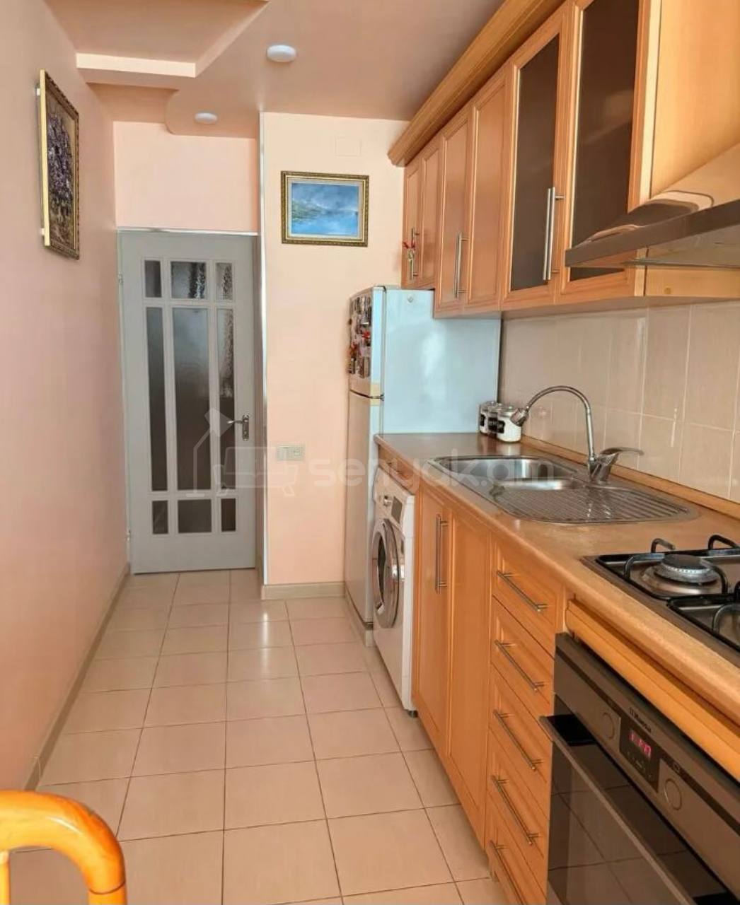 4 Սենյականոց Բնակարան Քարե Շենքում, 100քմ, 2/5 հարկ, Կապիտալ Վերանորոգված