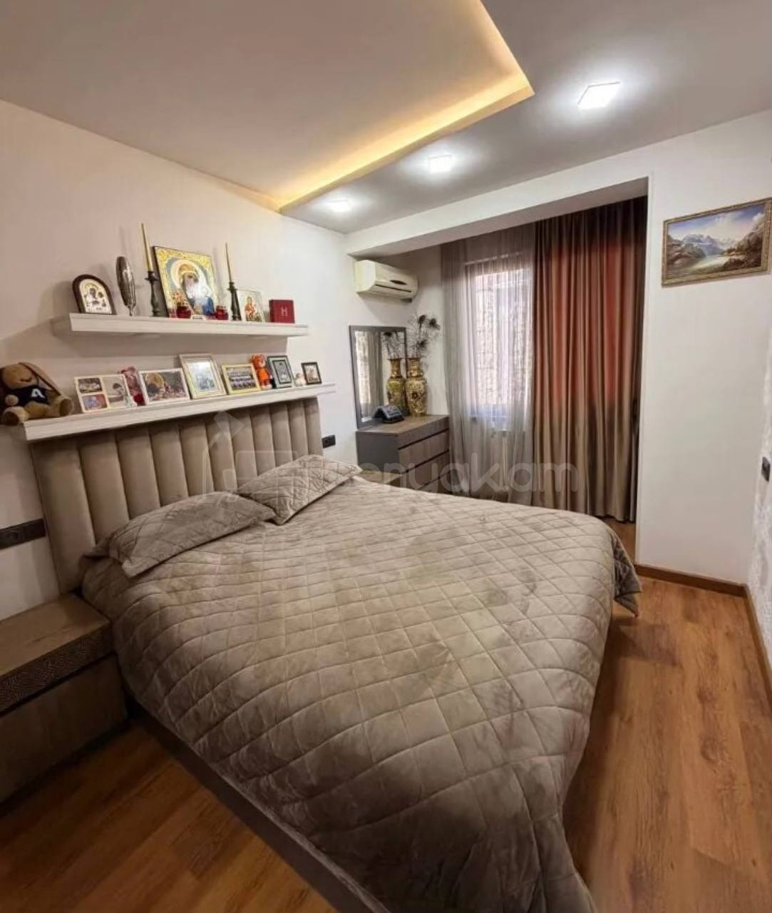 4 Սենյականոց Բնակարան Քարե Շենքում, 100քմ, 2/5 հարկ, Կապիտալ Վերանորոգված