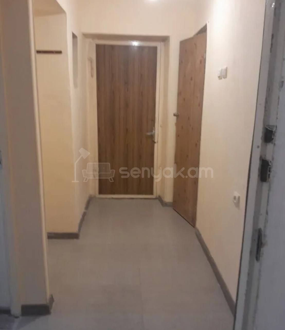 2 Սենյականոց Բնակարան Քարե Շենքում, 65քմ, 2/5 հարկ, Նորմալ Վիճակում, Կահավորված