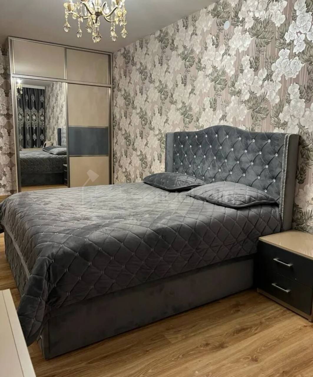 4 Սենյականոց Բնակարան Քարե Շենքում, 120քմ, 3/5 հարկ, Կապիտալ Վերանորոգված