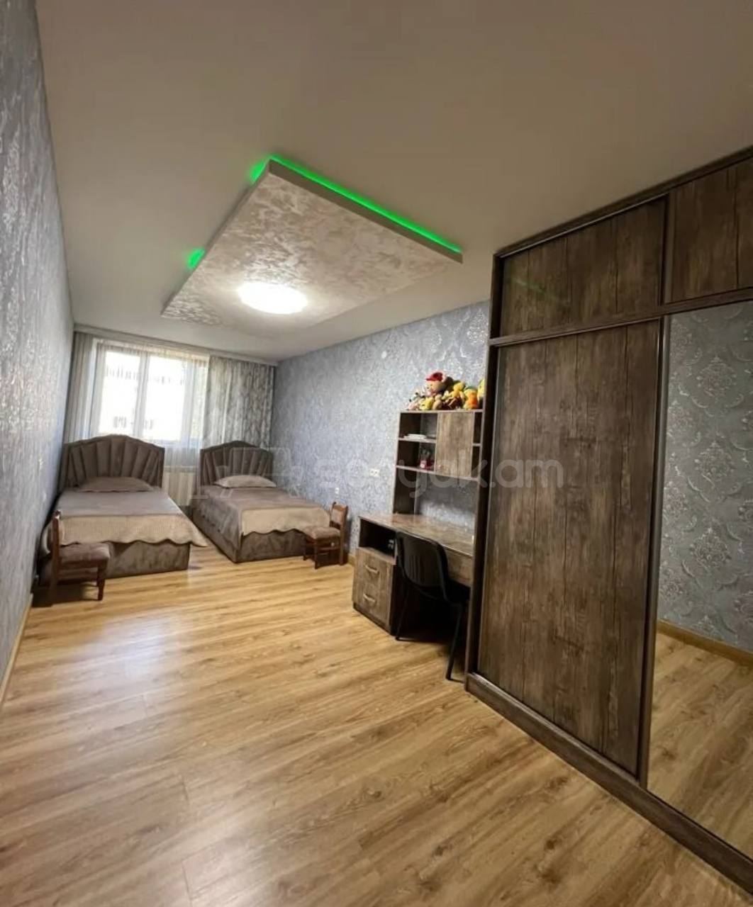 4 Սենյականոց Բնակարան Քարե Շենքում, 120քմ, 3/5 հարկ, Կապիտալ Վերանորոգված