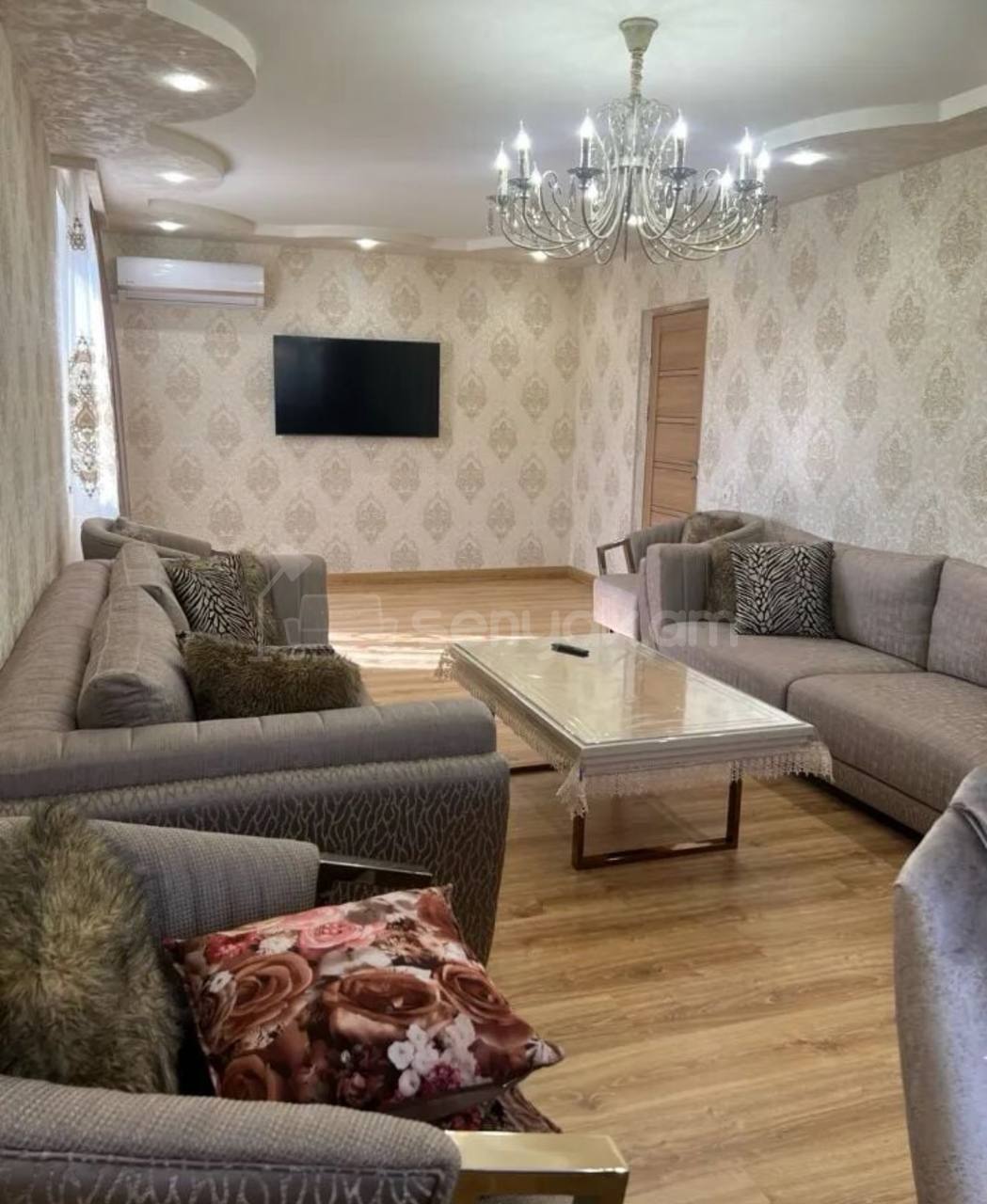 4 Սենյականոց Բնակարան Քարե Շենքում, 120քմ, 3/5 հարկ, Կապիտալ Վերանորոգված