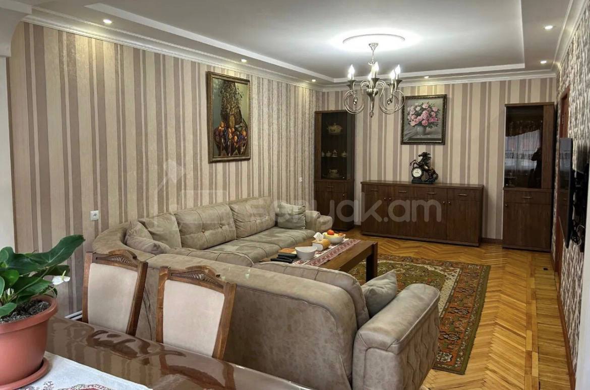 3 Սենյականոց Բնակարան Քարե Շենքում, 91քմ, 2/5 հարկ, Դիզայներական Վերանորոգված