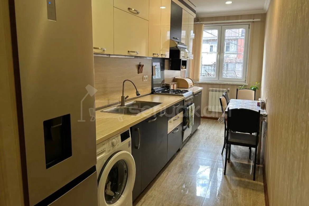 3 Սենյականոց Բնակարան Քարե Շենքում, 91քմ, 2/5 հարկ, Դիզայներական Վերանորոգված