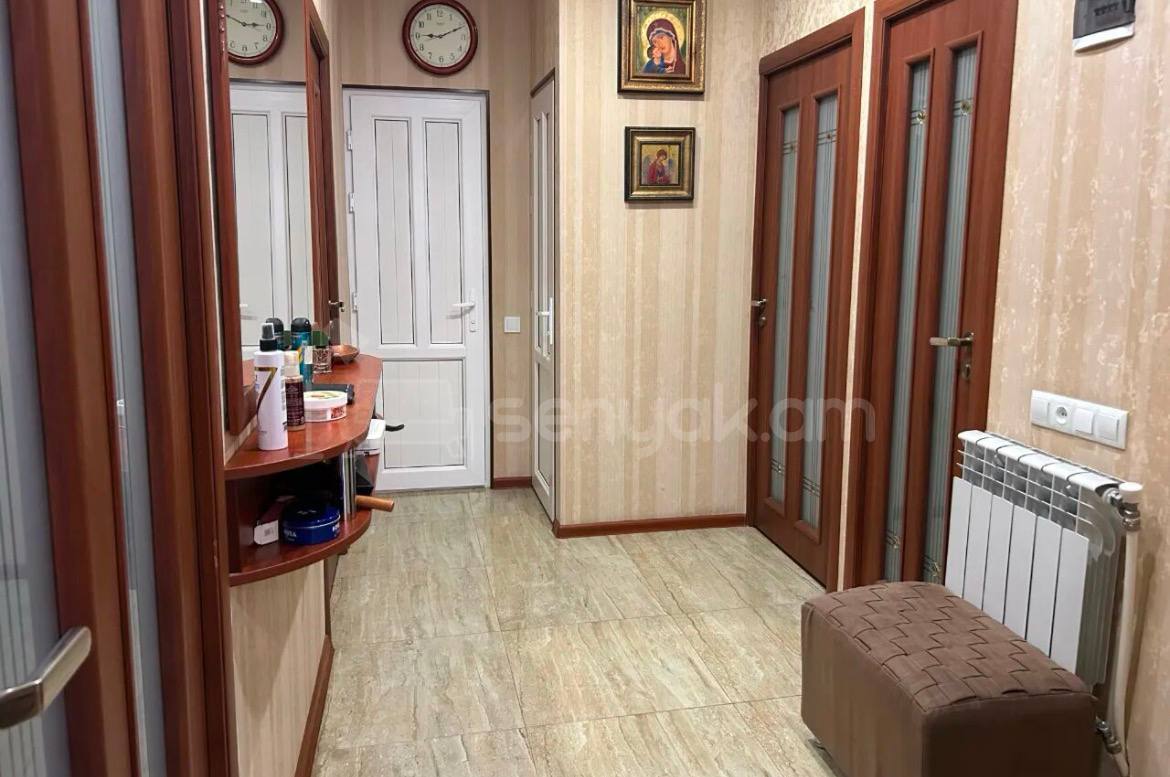 3 Սենյականոց Բնակարան Քարե Շենքում, 91քմ, 2/5 հարկ, Դիզայներական Վերանորոգված