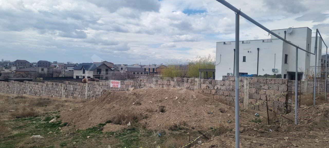 Բնակելի Նշանակության Հողատարածք, 1100քմ, Խմելու Ջրով, Էլեկտրականությամբ, Ցանկապատված