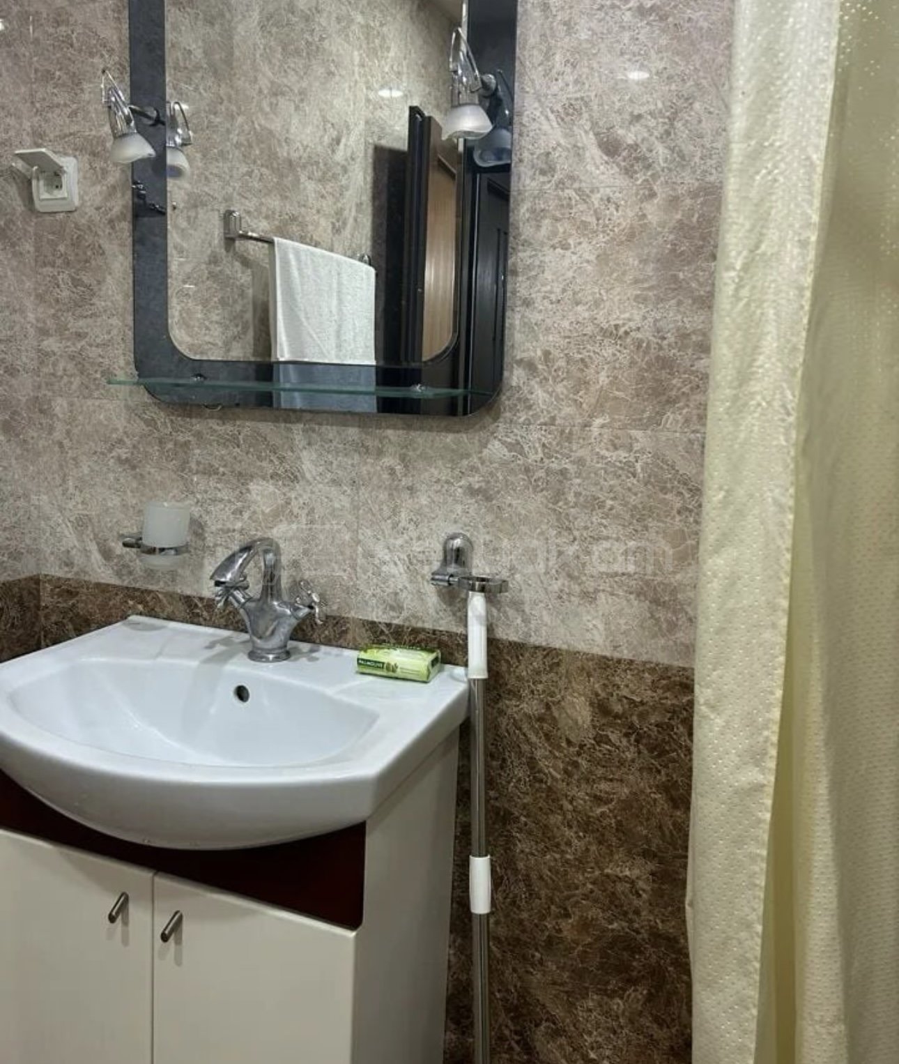 2 Սենյականոց Բնակարան Քարե Շենքում, 62քմ, 4/4 հարկ, Նորմալ Վիճակում, Կահավորված