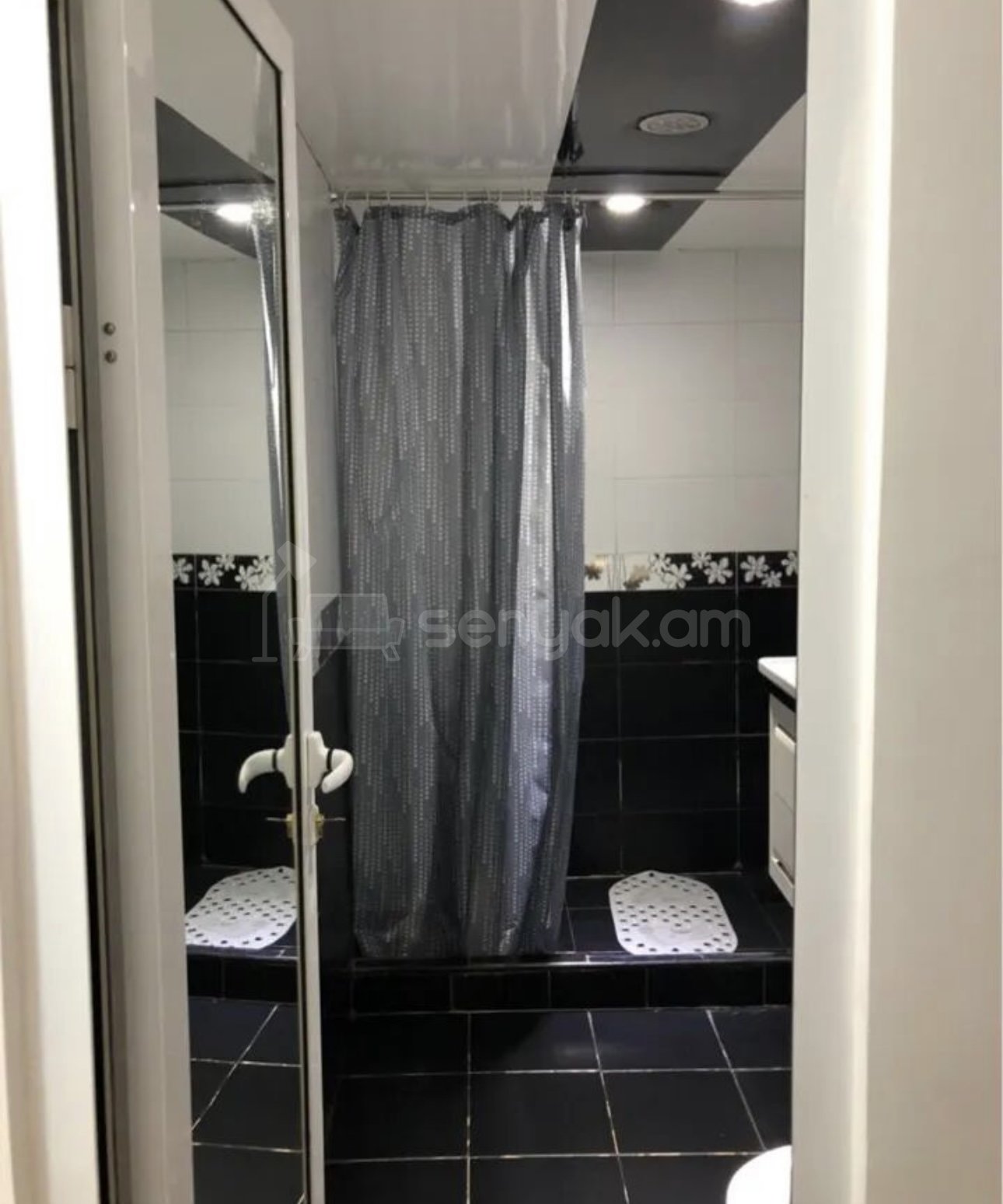 2 Սենյականոց Բնակարան Քարե Շենքում, 77քմ, 4/5 հարկ, Դիզայներական Վերանորոգված, Կահավորված