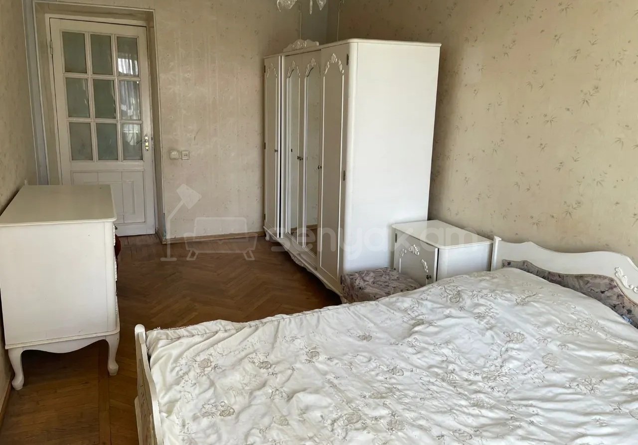 4 Սենյականոց Բնակարան Քարե Շենքում, 101քմ, 4/5 հարկ, Կոսմետիկ Վերանորոգված