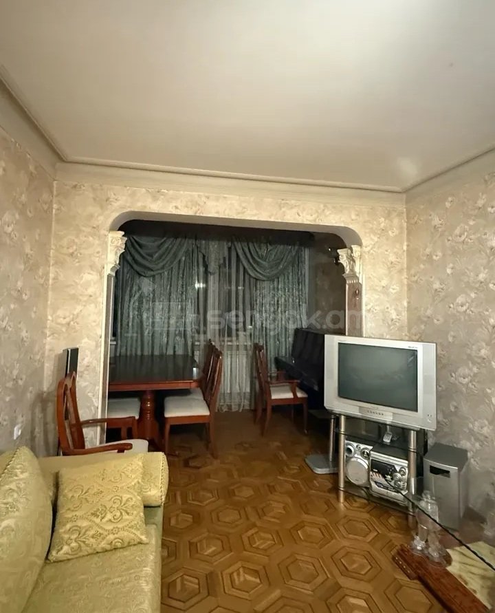 3 Սենյականոց Բնակարան Քարե Շենքում, 65քմ, 3/5 հարկ, Կապիտալ Վերանորոգված, Կահավորված