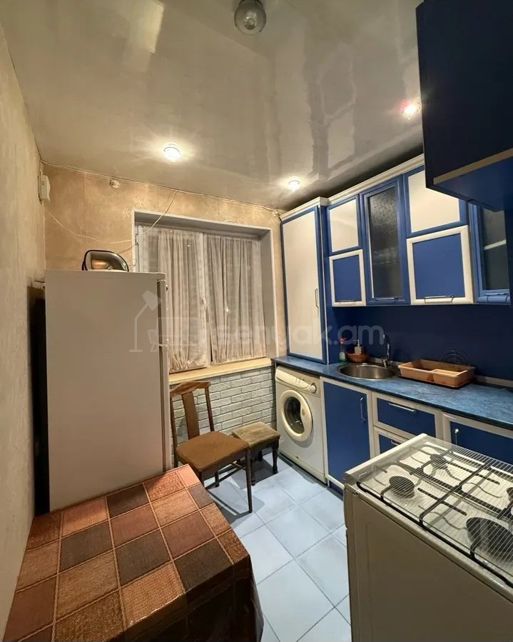 3 Սենյականոց Բնակարան Քարե Շենքում, 65քմ, 3/5 հարկ, Կապիտալ Վերանորոգված, Կահավորված