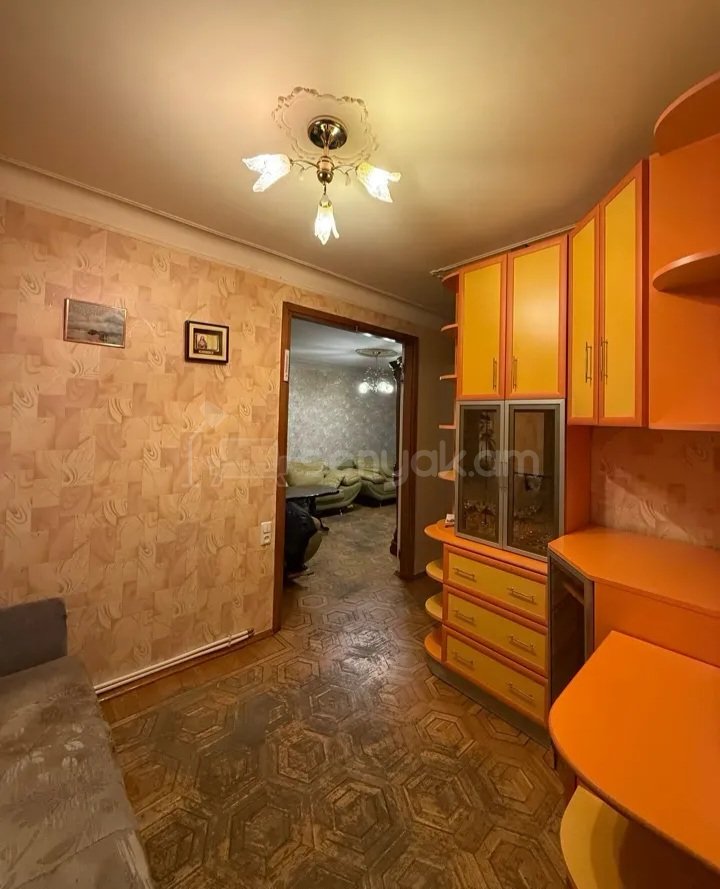 3 Սենյականոց Բնակարան Քարե Շենքում, 65քմ, 3/5 հարկ, Կապիտալ Վերանորոգված, Կահավորված