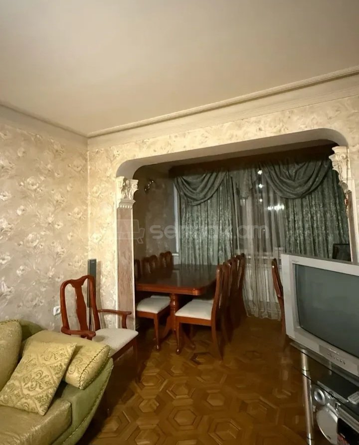 3 Սենյականոց Բնակարան Քարե Շենքում, 65քմ, 3/5 հարկ, Կապիտալ Վերանորոգված, Կահավորված