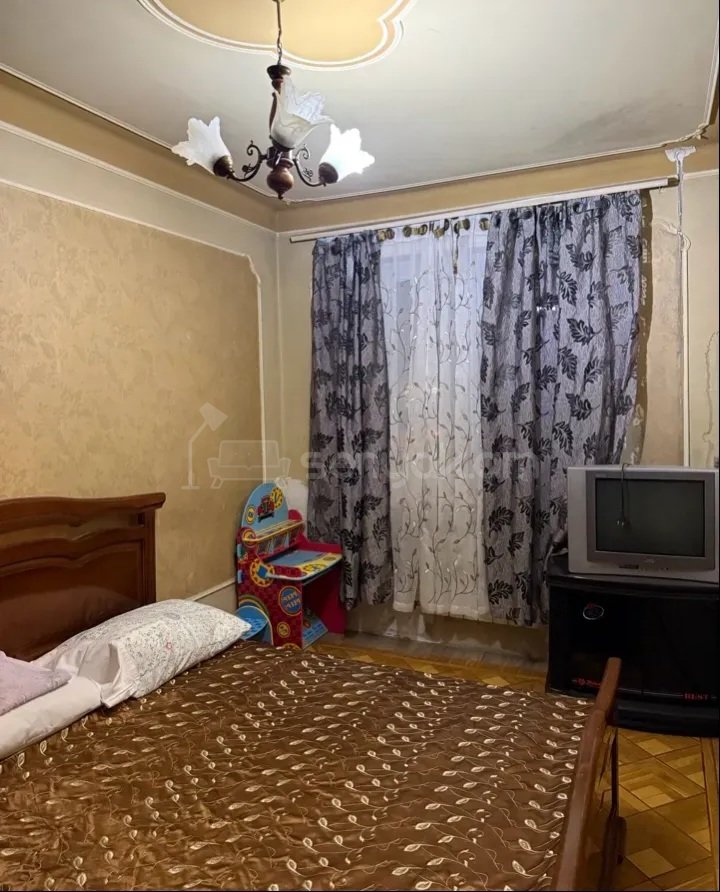 3 Սենյականոց Բնակարան Քարե Շենքում, 65քմ, 3/5 հարկ, Կապիտալ Վերանորոգված, Կահավորված