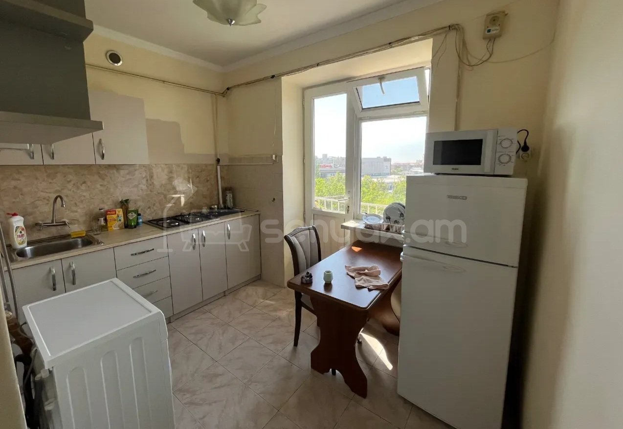 3 Սենյականոց Բնակարան Քարե Շենքում, 67քմ, 4/5 հարկ, Կոսմետիկ Վերանորոգված, Կահավորված