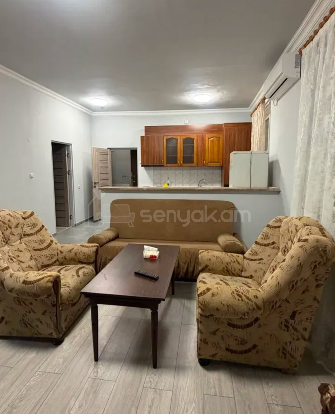 3 Սենյականոց Բնակարան Քարե Շենքում, 80քմ, 2/3 հարկ, Նորմալ Վիճակում, Կահավորված, Արևկող