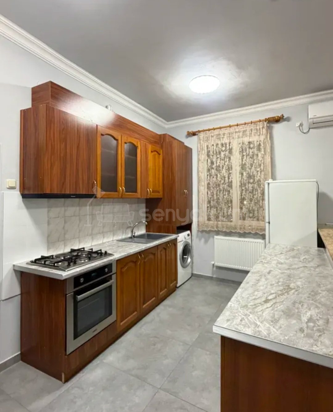 3 Սենյականոց Բնակարան Քարե Շենքում, 80քմ, 2/3 հարկ, Նորմալ Վիճակում, Կահավորված, Արևկող