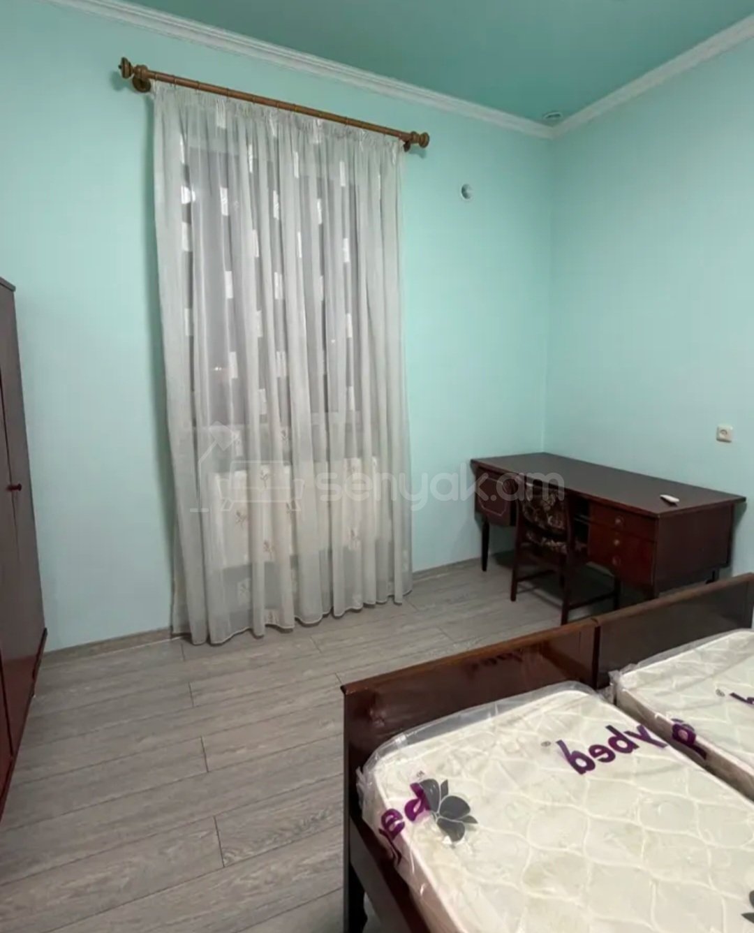 3 Սենյականոց Բնակարան Քարե Շենքում, 80քմ, 2/3 հարկ, Նորմալ Վիճակում, Կահավորված, Արևկող