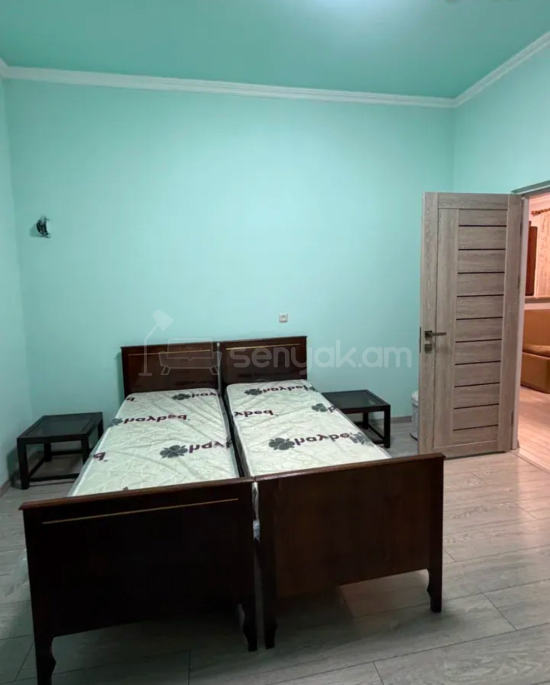 3 Սենյականոց Բնակարան Քարե Շենքում, 80քմ, 2/3 հարկ, Նորմալ Վիճակում, Կահավորված, Արևկող