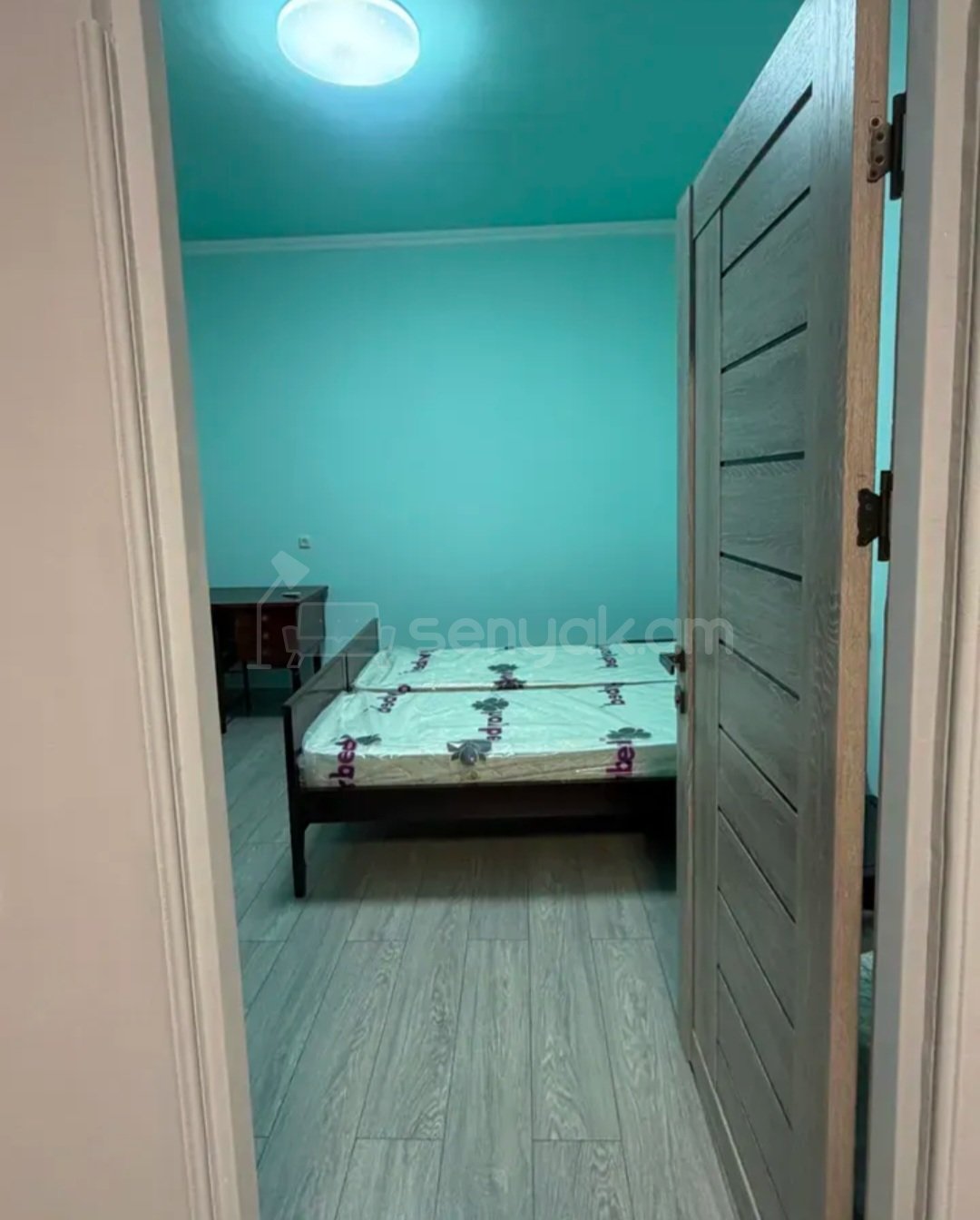 3 Սենյականոց Բնակարան Քարե Շենքում, 80քմ, 2/3 հարկ, Նորմալ Վիճակում, Կահավորված, Արևկող