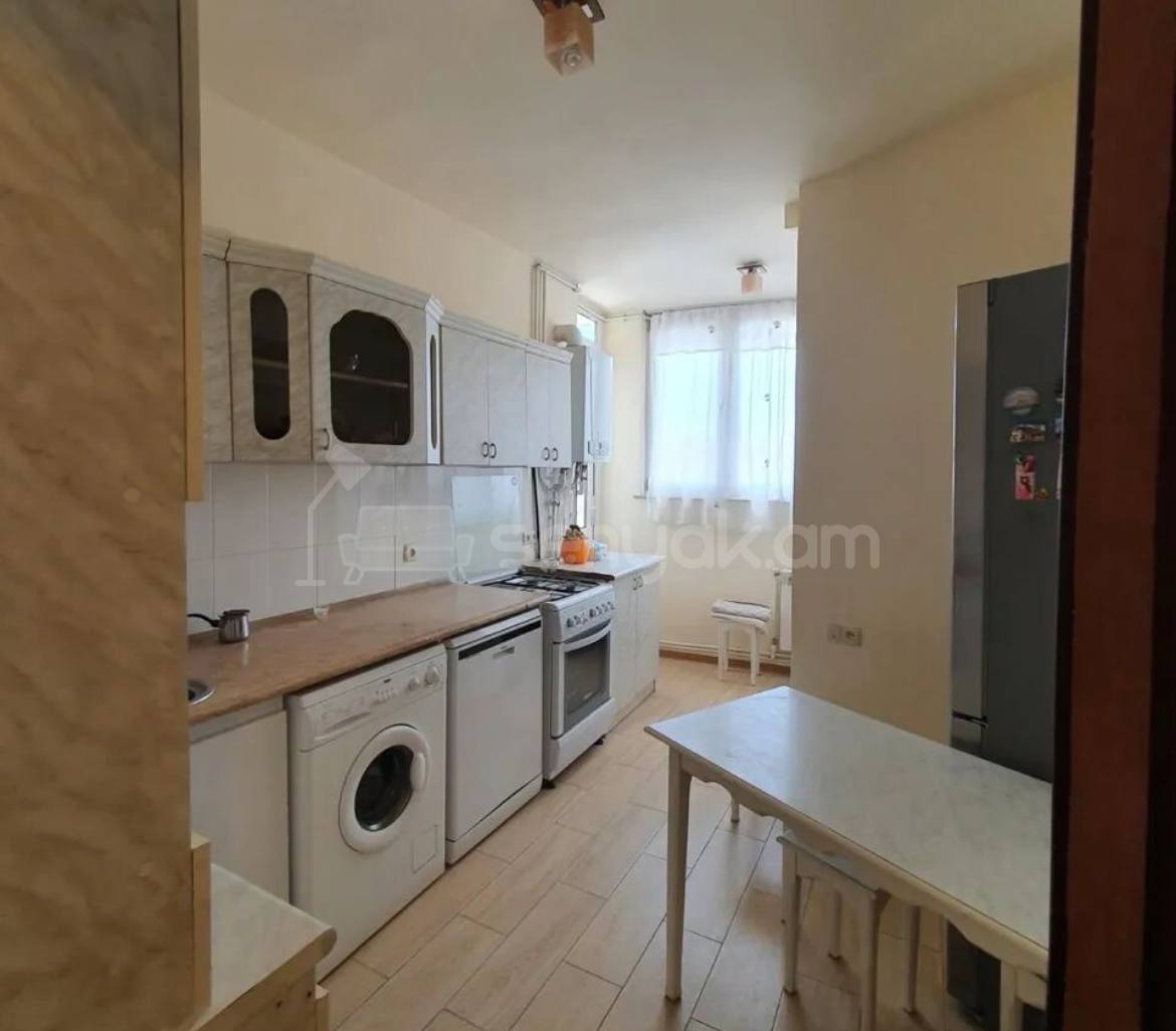 3 Սենյականոց Բնակարան, 90քմ, 10/16 հարկ, Պետական Վիճակում, Կահավորված