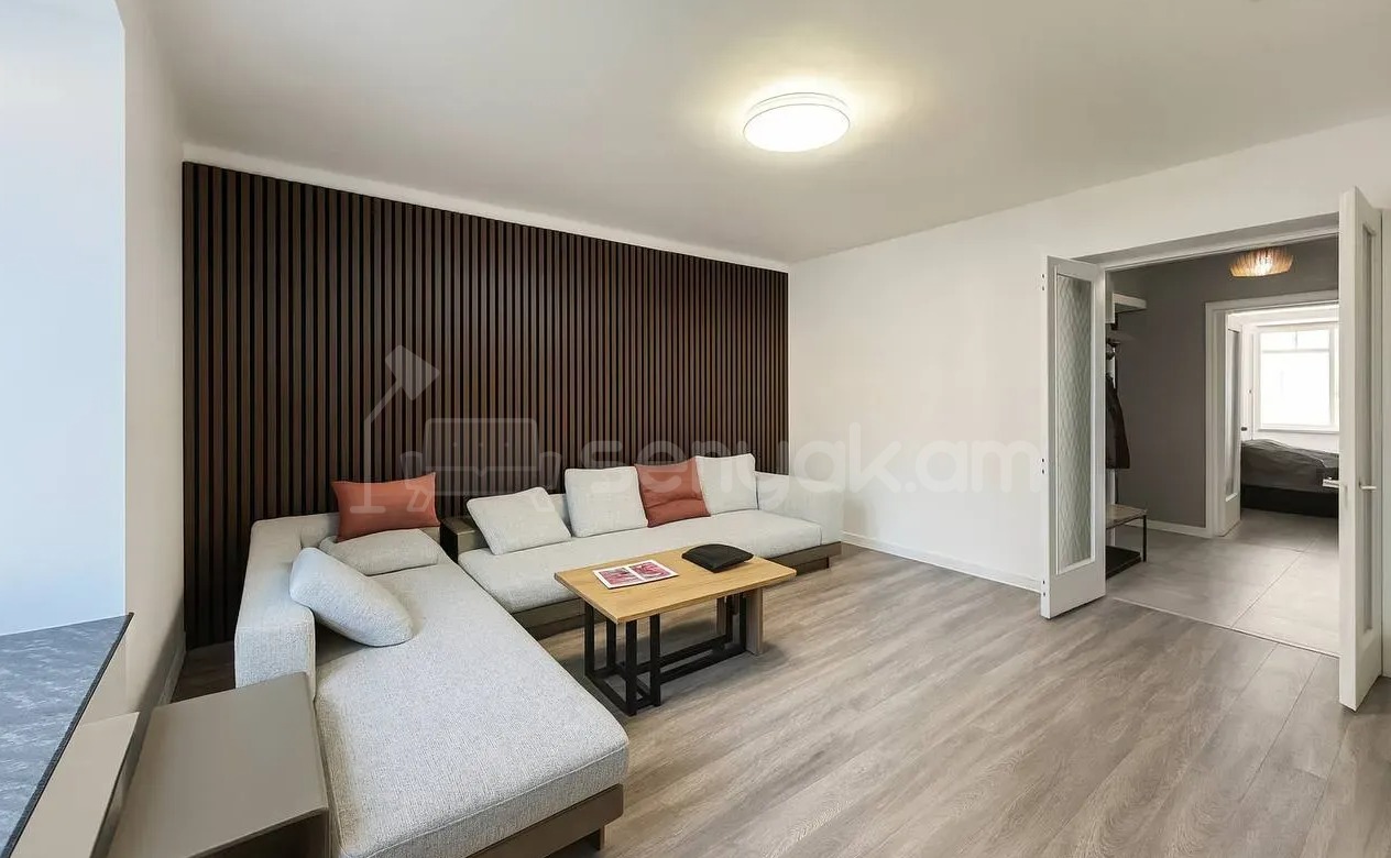 3 Սենյականոց Բնակարան Քարե Շենքում, 94քմ, 2/5 հարկ, Կապիտալ Վերանորոգված