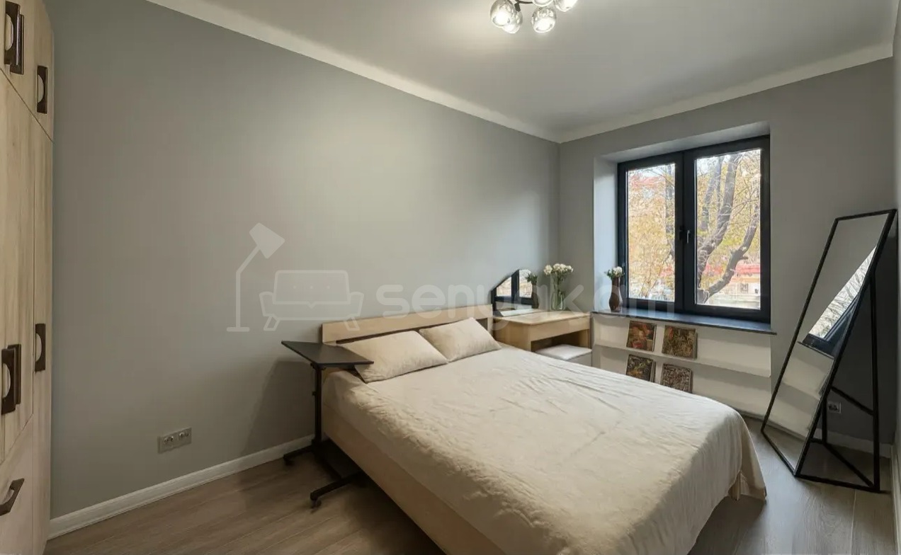 3 Սենյականոց Բնակարան Քարե Շենքում, 94քմ, 2/5 հարկ, Կապիտալ Վերանորոգված