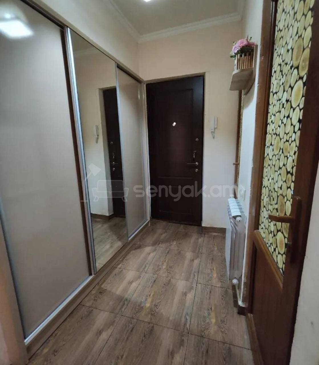 4 Սենյականոց Բնակարան Քարե Շենքում, 75քմ, 4/5 հարկ, Կապիտալ Վերանորոգված