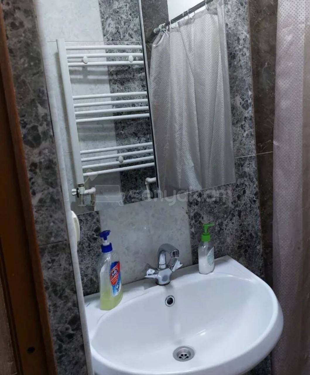 4 Սենյականոց Բնակարան Քարե Շենքում, 75քմ, 4/5 հարկ, Կապիտալ Վերանորոգված